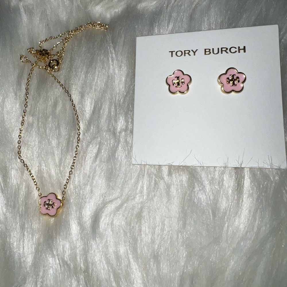 Tory Burch Kira Enamel Flower Stud and Necklace 🌸